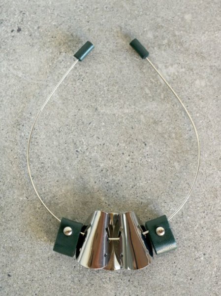 画像1: 【60%OFF】［Methodology］Haldi Necklace／レザー x メタルネックレス［Silver x Green］ (1)