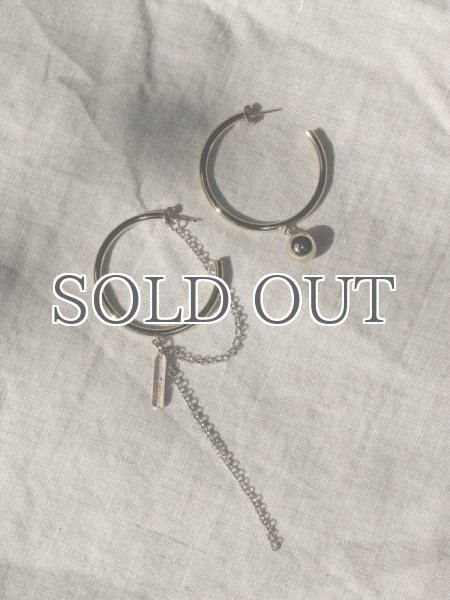 画像4: 【JUSTINE CLENQUET】KRIS EARRING / アシンメトリーゴールドフープピアス［GOLD］ (4)