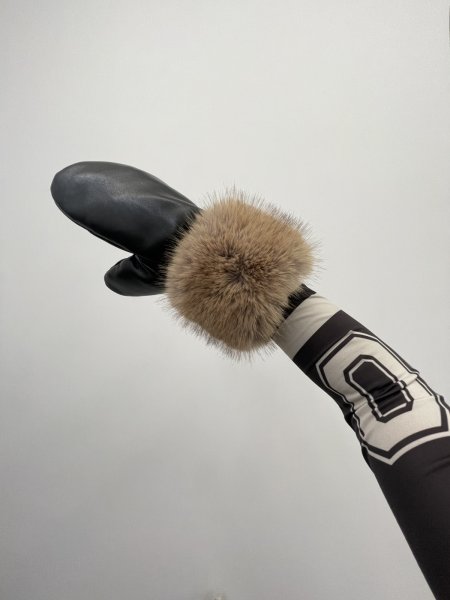 画像2: ［STAND STUDIO］Jane Mittens  ファー付きミトングローブ - Black/Natural (2)