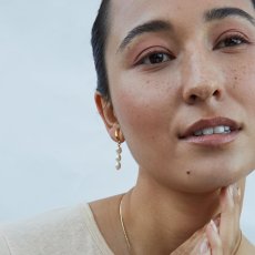 画像2: BIKO - Muse Pearldrops Earring ミューズ淡水パールドロップピアス - Gold (2)