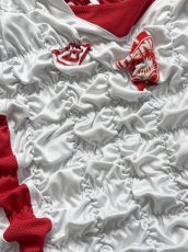 画像5: CELESTE BURGOYNE - THE RUCHED SPORTS TEE バブルスポーツTシャツ - WHITE x RED (5)