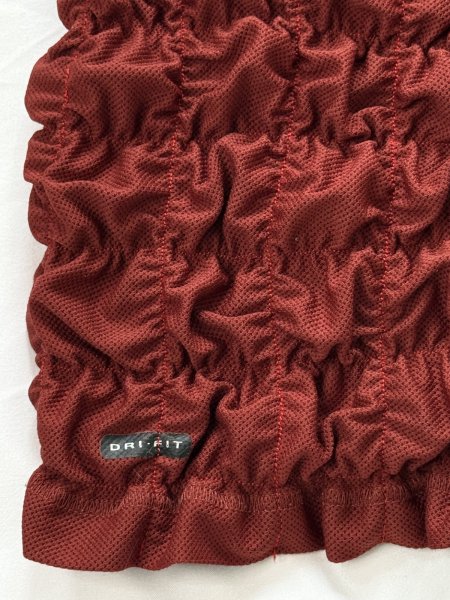 画像4: CELESTE BURGOYNE - THE RUCHED SPORTS TEE バブルスポーツTシャツ - BURGUNDY (4)