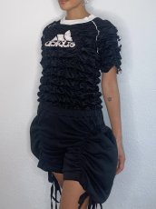 画像4: CELESTE BURGOYNE - THE RUCHED SPORTS TEE バブルスポーツTシャツ - BLACK (4)