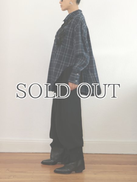 画像18: DHRUV KAPOOR - Handcrafted Scooped Hem Shirt  スクープヘム ビーズ刺繍チェックシャツ (18)