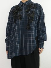 画像6: DHRUV KAPOOR - Handcrafted Scooped Hem Shirt  スクープヘム ビーズ刺繍チェックシャツ (6)