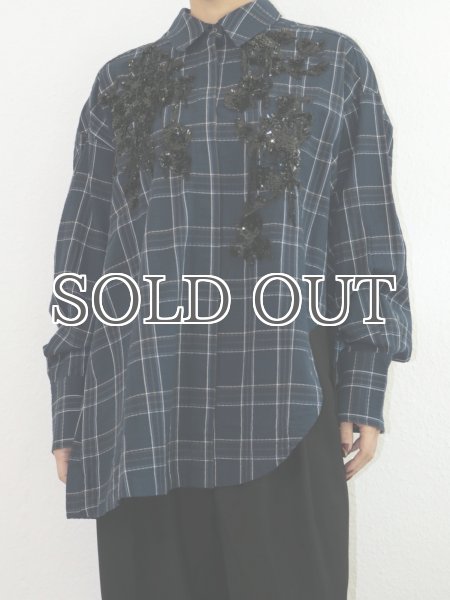 画像6: DHRUV KAPOOR - Handcrafted Scooped Hem Shirt  スクープヘム ビーズ刺繍チェックシャツ (6)