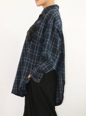 画像10: DHRUV KAPOOR - Handcrafted Scooped Hem Shirt  スクープヘム ビーズ刺繍チェックシャツ (10)
