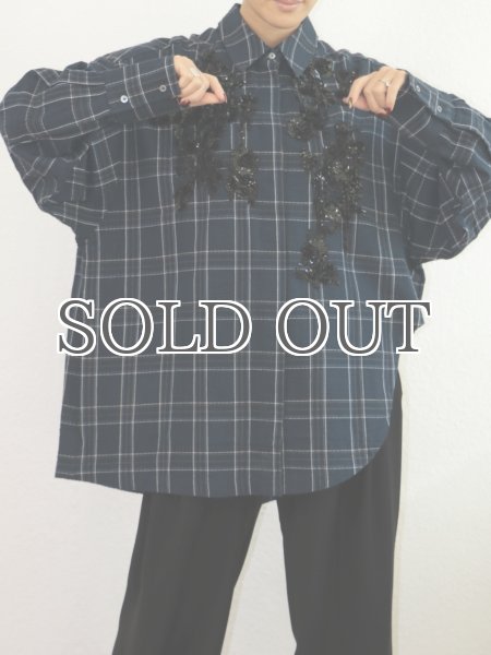 画像7: DHRUV KAPOOR - Handcrafted Scooped Hem Shirt  スクープヘム ビーズ刺繍チェックシャツ (7)