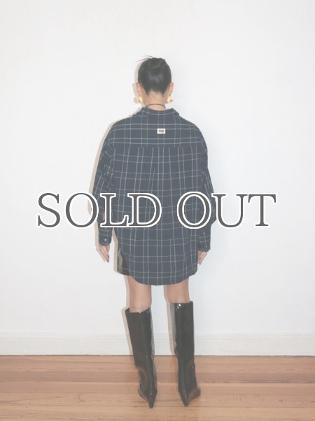 画像16: DHRUV KAPOOR - Handcrafted Scooped Hem Shirt  スクープヘム ビーズ刺繍チェックシャツ (16)