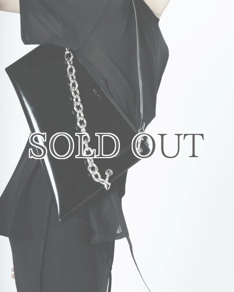 画像12: ［DIENEE］SAUND セミパテントレザーバッグ - Black Semi Patent Leather (12)