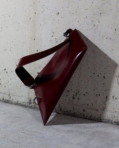 画像13: DIENÉE - SAUND セミパテントレザーバッグ - Burgundy Semi Patent Leather (13)