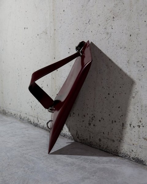 画像14: DIENÉE - SAUND セミパテントレザーバッグ - Burgundy Semi Patent Leather (14)