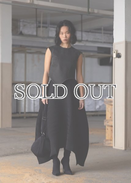画像10: 【40%OFF】［ESTHE］Asymmetrical Pleated Skirt  アシンメトリープリーツスカート - Black (10)