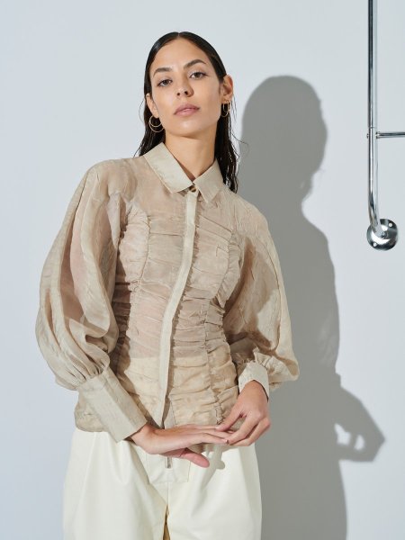 画像1: 【50%OFF】［GHOSPELL］Shallow Ruched Shirt／シャーリングシアーブラウス - Hazelnut  (1)