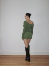 画像15: ［HOUSE OF SUNNY］One Love Off Shoulder Rib Top オフショルダーニットトップ - Pine Green (15)