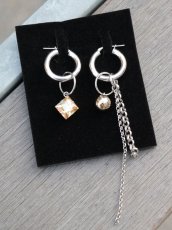 画像4: 【JUSTINE CLENQUET】QUEEN EARRING /アシンメトリーチャームピアス［SILVER x GOLD］ (4)
