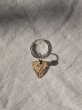 画像4: 【JUSTINE CLENQUET】MADISON EARRING /ハートチャーム付きシングルミニフープピアス［SILVER］ (4)