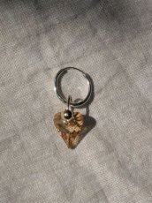 画像3: 【JUSTINE CLENQUET】MADISON EARRING /ハートチャーム付きシングルミニフープピアス［SILVER］ (3)