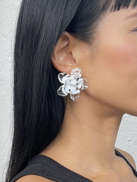 画像1: LEVENS - HIBISCUS EARRING ガラス製 ハイビスカス ピアス - WHITE (1)