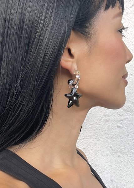 画像4: LEVENS - MINI GLASS HOOP + STAR CHARM EARRINGS スターチャーム+ガラスフープピアス - BLACK (4)