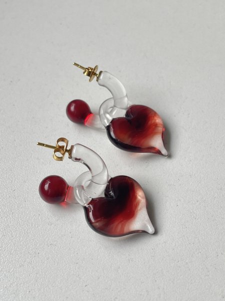 画像4: LEVENS - MINI GLASS HOOP + HEART CHARM EARRINGS ハートチャーム＋ガラスフープピアス - RED (4)