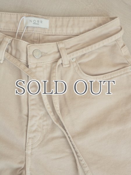 画像14: ［NORR］Hannali Wide Belt Jeans ワイドジーンズ - Light sand (14)