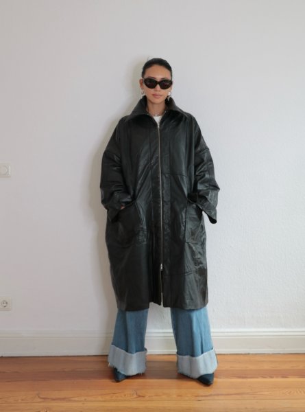 画像10: ［RAVE REVIEW］MARGARET OVER SIZED LEATHER DOUBLE COAT - BLACK / RED (10)