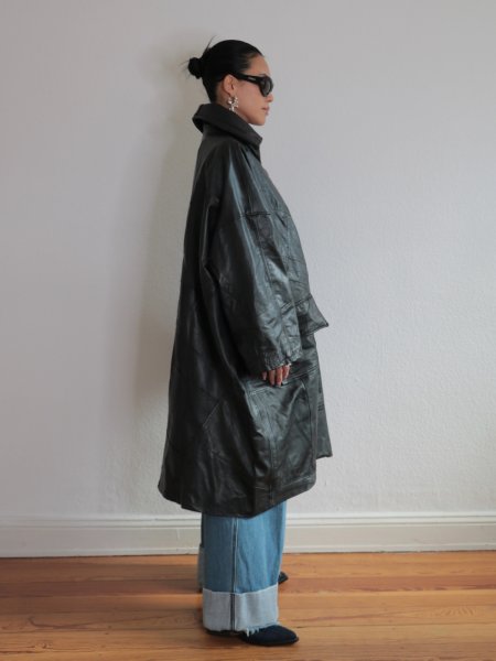 画像11: ［RAVE REVIEW］MARGARET OVER SIZED LEATHER DOUBLE COAT - BLACK / RED (11)