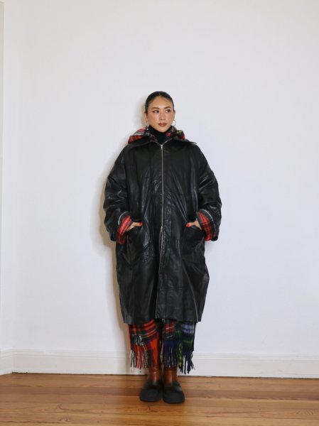 画像3: ［RAVE REVIEW］MARGARET OVER SIZED LEATHER DOUBLE COAT - BLACK / RED (3)