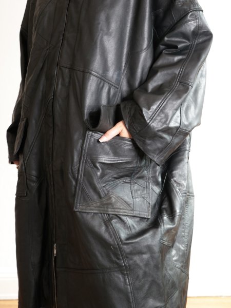 画像18: ［RAVE REVIEW］MARGARET OVER SIZED LEATHER DOUBLE COAT - BLACK / RED (18)