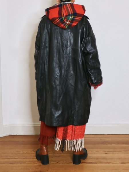 画像8: ［RAVE REVIEW］MARGARET OVER SIZED LEATHER DOUBLE COAT - BLACK / RED (8)