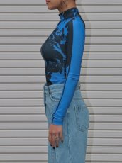 画像9: 【RED SEPTEMBER】FORM-FITTING LONG SLEEVE TOP／ハイネックプリントロングスリーブトップ［BLUE x BLACK］ (9)