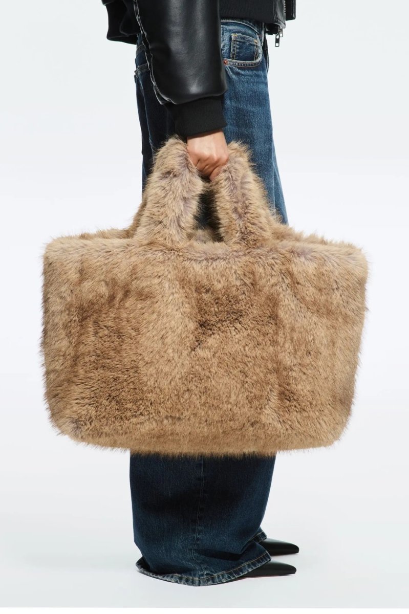 画像1: STAND STUDIO - Livi Faux Fur Tote  ショルダーストラップ付きエコファートートバッグ - Natural (1)
