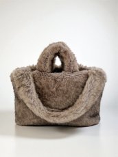 画像8: STAND STUDIO - Livi Faux Fur Tote  ショルダーストラップ付きエコファートートバッグ - Natural (8)