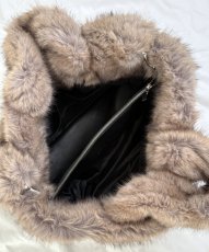 画像11: STAND STUDIO - Livi Faux Fur Tote  ショルダーストラップ付きエコファートートバッグ - Natural (11)