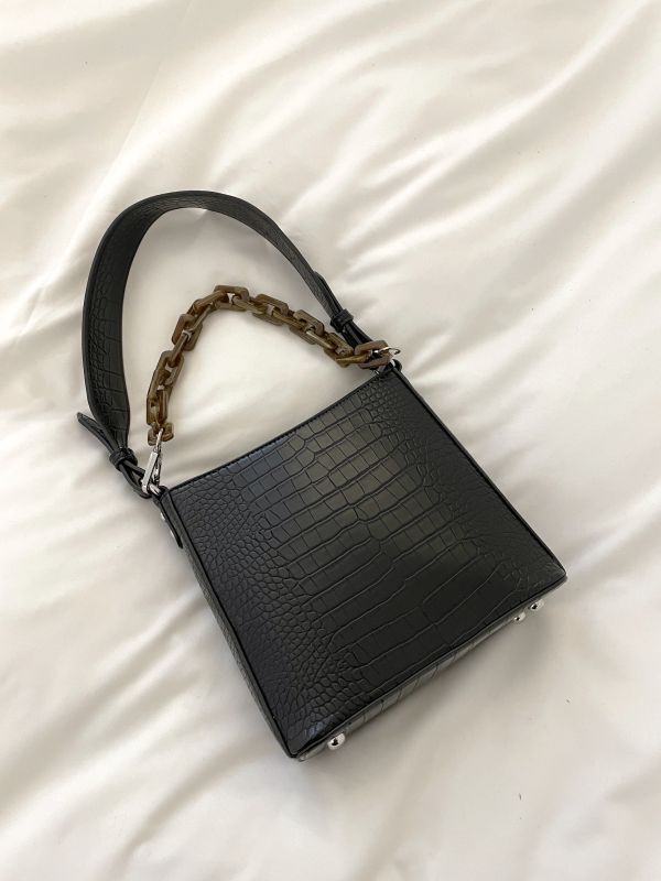 ★60%OFF★【HVISK】AMBLE SMALL MATTE CROCO／ロングストラップ付きクロコ型押しマットショルダーバッグ [Black]  サステナブル素材