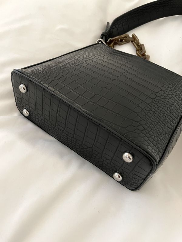 ★60%OFF★【HVISK】AMBLE SMALL MATTE CROCO／ロングストラップ付きクロコ型押しマットショルダーバッグ [Black]  サステナブル素材