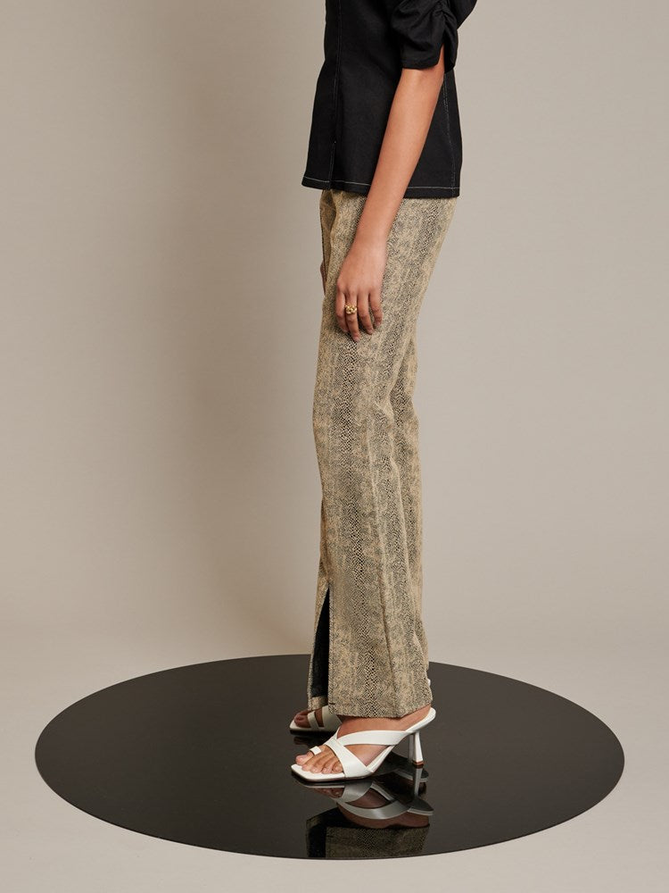 GHOSPELL】RAYNE SPLIT HEM TROUSERS／パイソン柄スリット入り 
